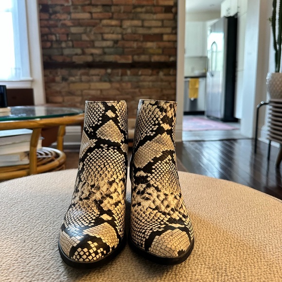 Snakeskin boots! - Picture 3 of 3
